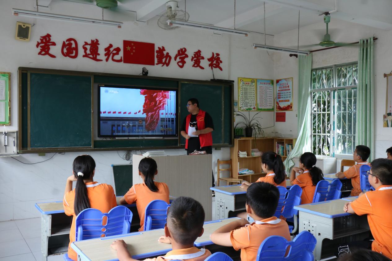 2241276993371921.jpg 图片1:传精神火种 聚奋进力量.jpg