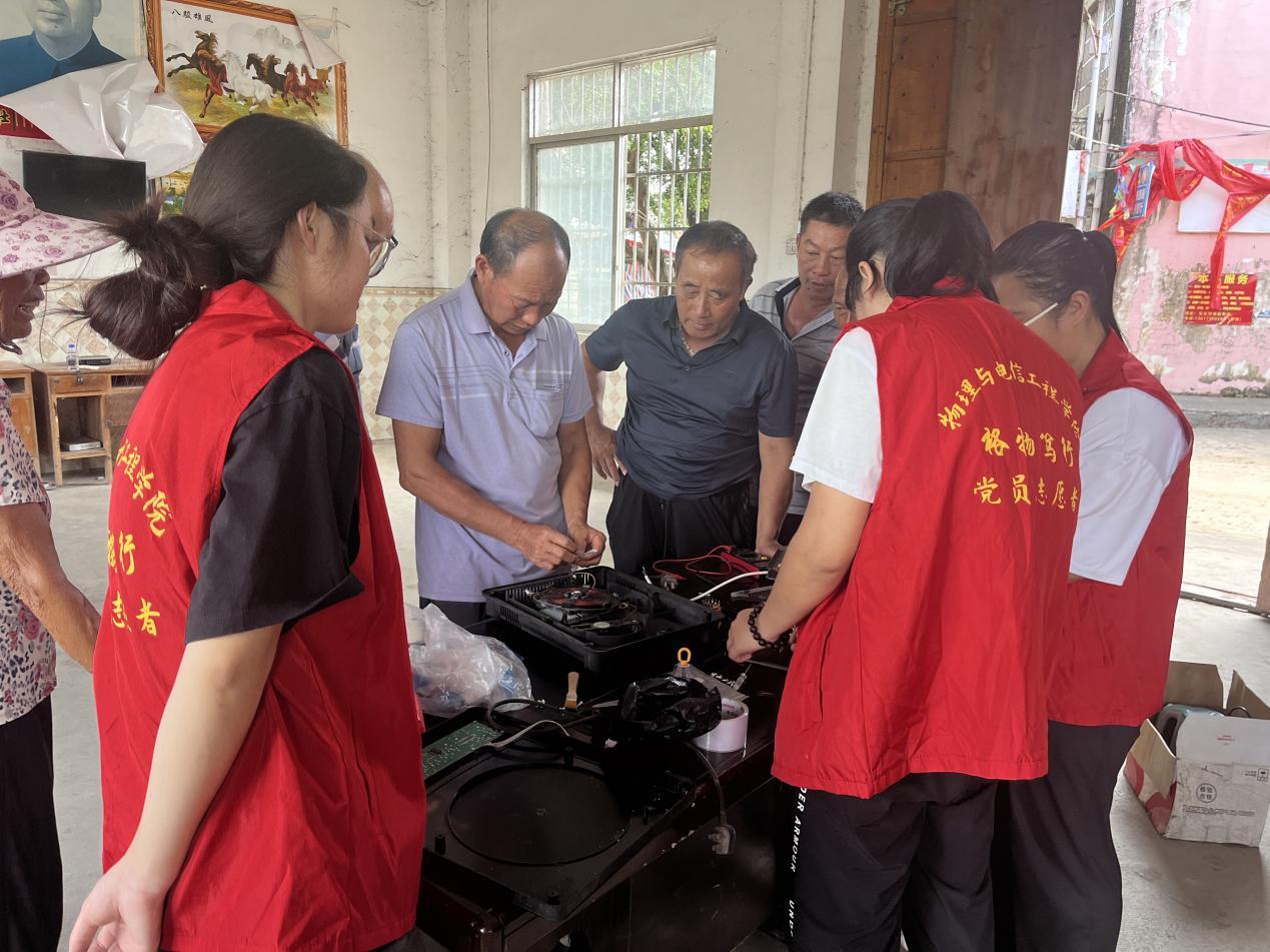 2241579058190588.jpg 图片2:家电维修系真情 爱心服务暖万家.jpg